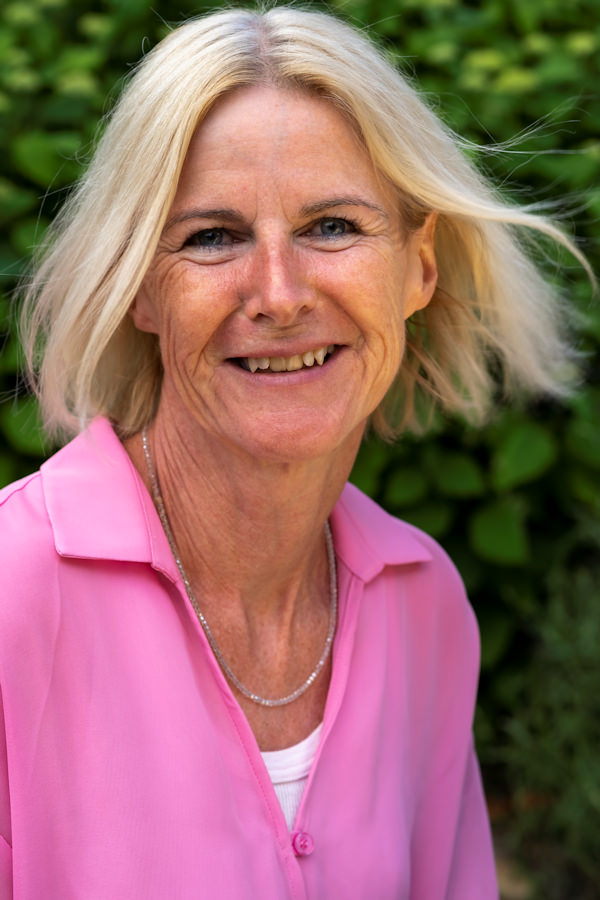 Erika Metting van Rijn - Kursleiterin Kindermassage DGBM Erika Metting van Rijn - Kursleiterin Kindermassage DGBM